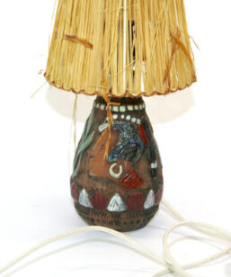 Keramiklampa Tilgmans keramik unik med bastskärm naturfolk