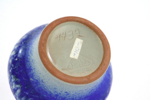 Strehla 1439 – Keramikvas fint melerad kobolt blå detalj undersida
