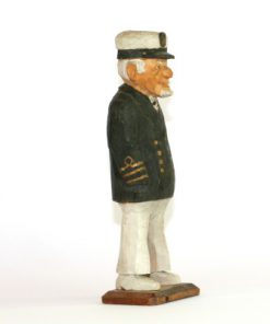 RB Tragubbe – Sjokapten traskulptur snidad sailor sida