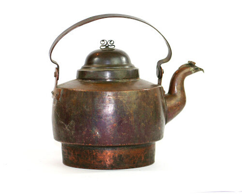 Kopparpanna antik – Kaffepetter med piplock och nitar