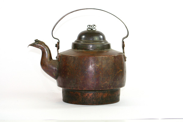 Kopparpanna antik – Kaffepetter med piplock och nitar sida
