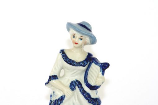 Figurin rokoko-dam med harpa blå vit porslin detalj ansikte