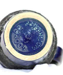 Bilden visar Scheurich 400-22 vas – Unik blå Fat Lava keramik undersida