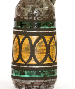 Bilden visar Strehla Keramik 998 vas – Fat Lava 1960-tal GDR detalj glasyr