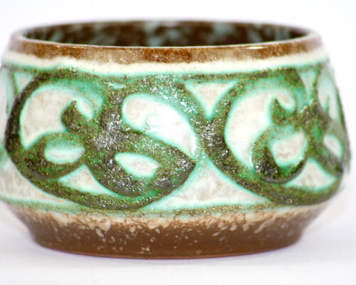 Bilden visar Strehla Keramik 7013 skål - Rörformad glittrig glasyr detalj glasyr