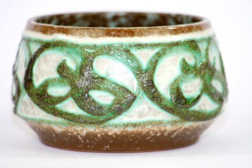 Bilden visar Strehla Keramik 7013 skål - Rörformad glittrig glasyr detalj glasyr