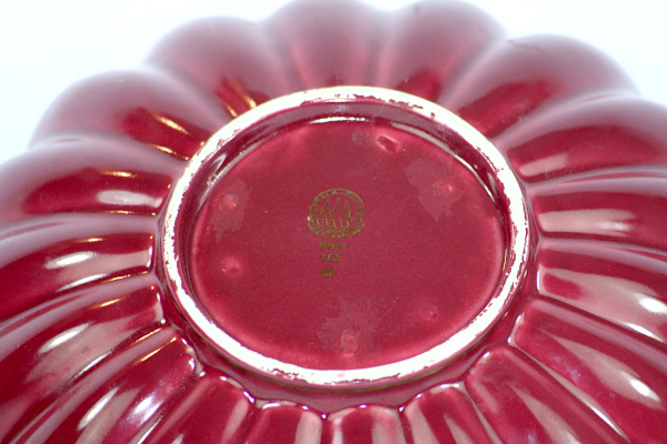 Bilden visar Arthur Percy – Röd Rubin skål 153 / 30 dekor Eugen Trost detalj stämpel