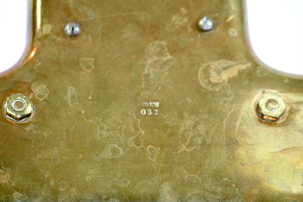 Bilden visar Gusum - Skrivställ med bläckhorn och brevkniv mässing detalj stämpel