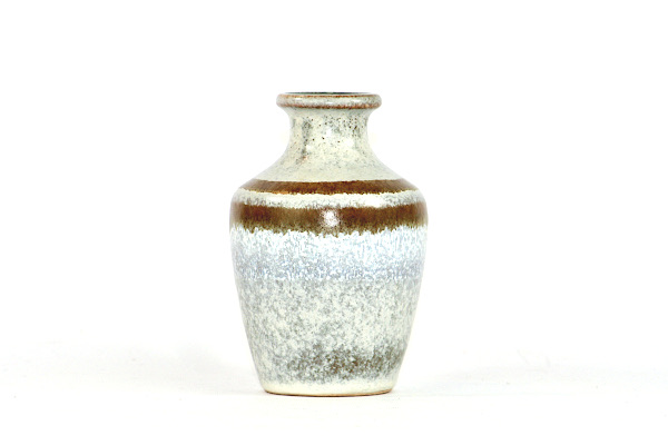 Bilden visar VEB Haldensleben 3069 keramikvas Fat Lava 1960-tal överblick