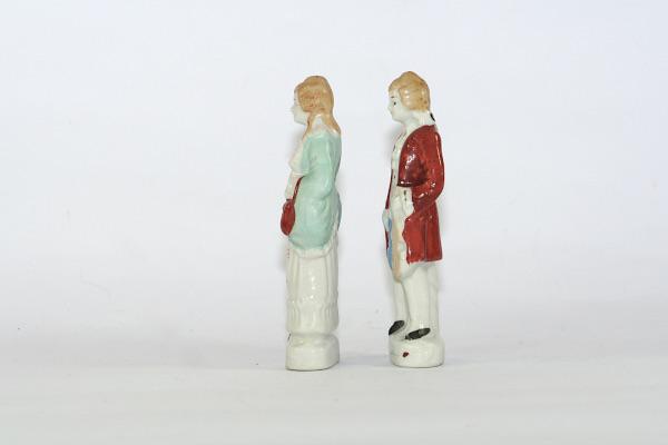 Bildern visar Figuriner rokoko-par - kvinna och man guld färg sida
