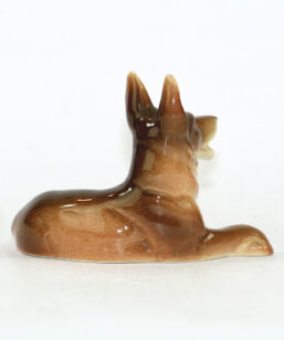 Bilden visar Hundfigurin – Schäfer-hund av keramik chamotte eller porslin ryggsida