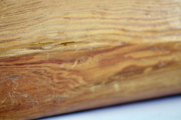 Bilden visar Drivved träfat - Dekorativ träskål av från 1975 detalj årtal