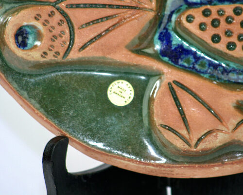 Bilden visar Laholms keramiktavla – Väggplatta motiv fågel Fenix detalj