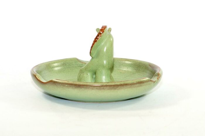 Bilden visar Gabriel Keramik skål 759 – Oliv häst askkopp helhet