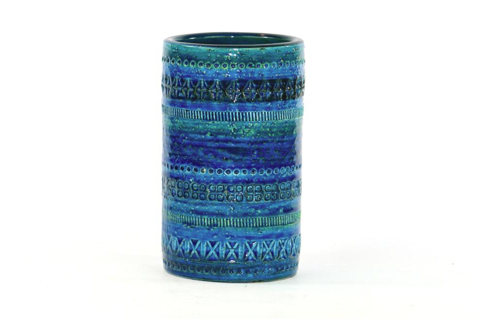 Bilden visar Bitossi Rimini Blue cylinder keramikvas Aldo Londi helhet