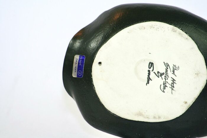 Bilden visar Paul Hoff – Ejder Guding fågel figurin för Gustavsberg detalj signatur