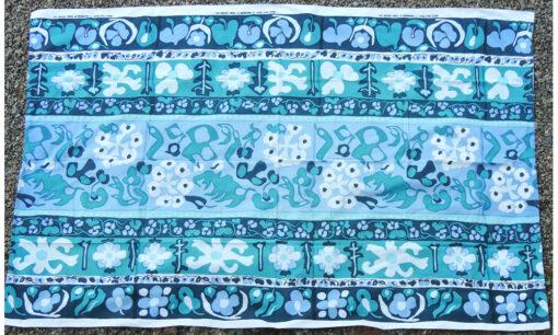 Bilden visar Maija Isola - Marimekko Resla textil blå blommig helhet