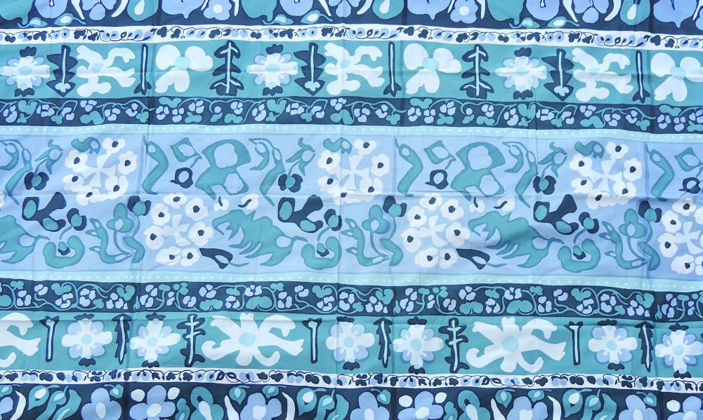 Bilden visar Maija Isola - Marimekko Resla textil blå blommig mönster