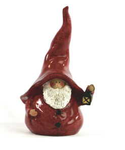 Bilden visar Tomte figurin med röd stor luva, skägg och lykta fram