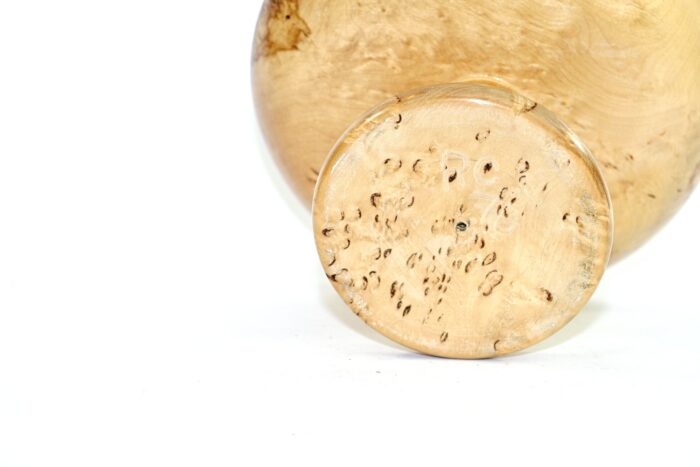 Bilden visar Svarvad masurskål - vrilskål på fot av masur-björk signatur