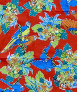 Bilden visar Retrotextil - Papegojor Aror i klara färger bomullstyg detalj fram